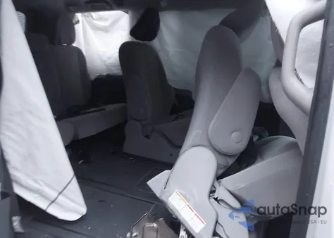 2020 Toyota Sienna Le z USA, uszkodzony, nr VIN 5TDJZ3DC6LS237433